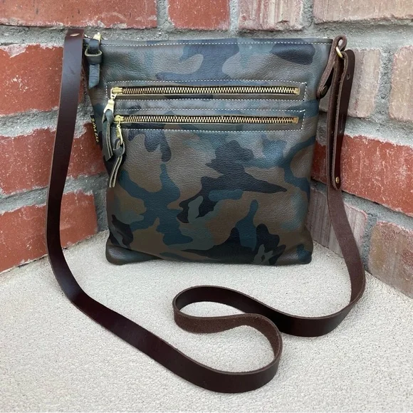 Zina Kao 🇺🇸 CAMO Print | Leather Crossbody Bag - Picture 3 of 9